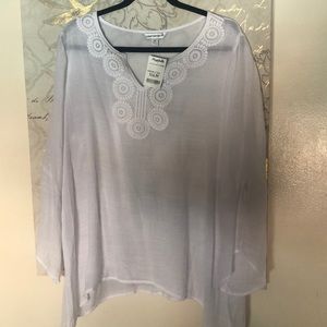 Lightweight white tunic